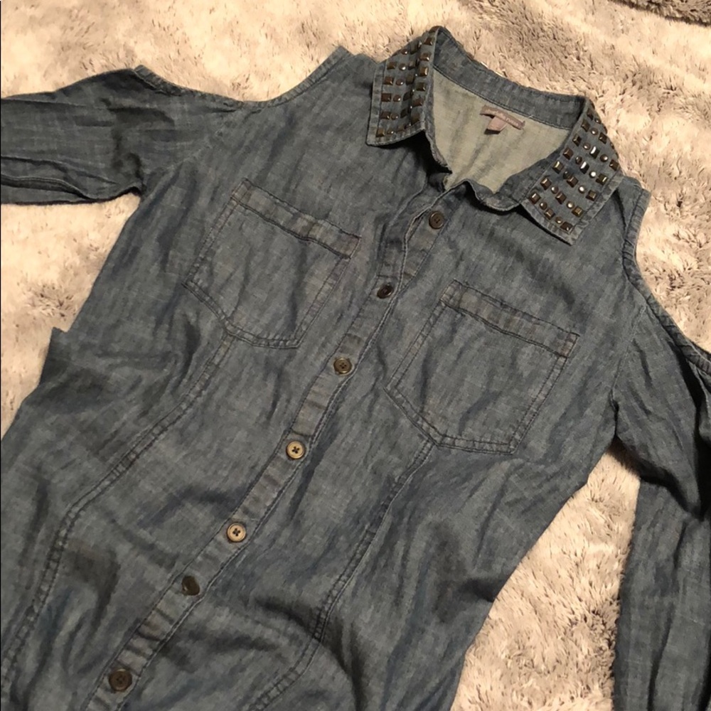 Cut-out shoulder denim shirt